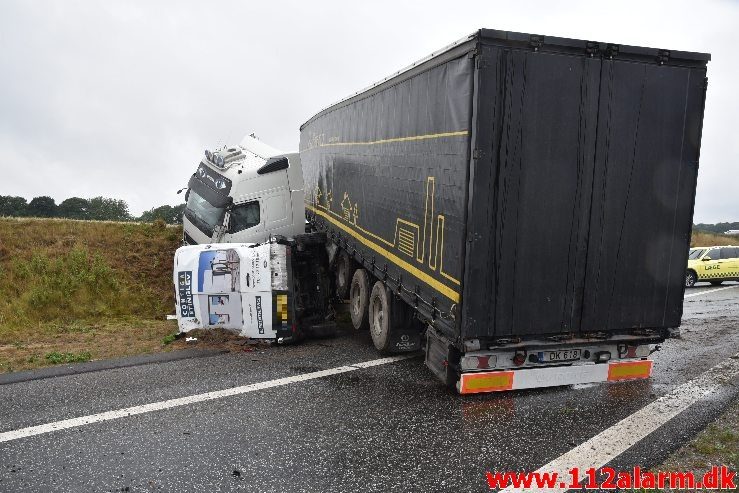 FUH med Fastklemte Lastbil. E45 ved Skærup Rast. 14/08-2018. Kl. 14:40.