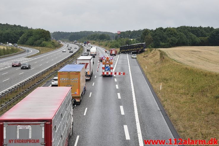 FUH med Fastklemte Lastbil. E45 ved Skærup Rast. 14/08-2018. Kl. 14:40.