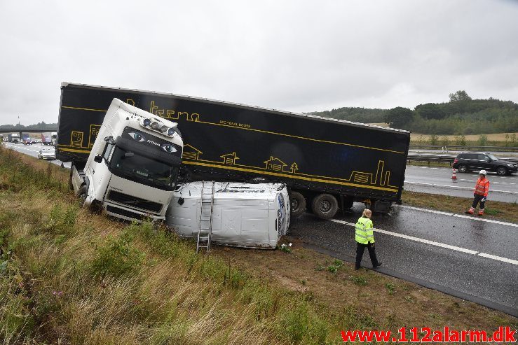 FUH med Fastklemte Lastbil. E45 ved Skærup Rast. 14/08-2018. Kl. 14:40.