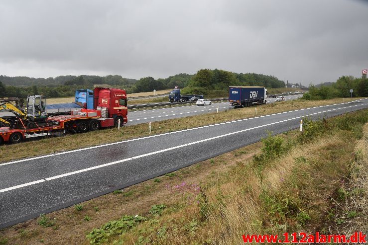 FUH med Fastklemte Lastbil. E45 ved Skærup Rast. 14/08-2018. Kl. 14:40.