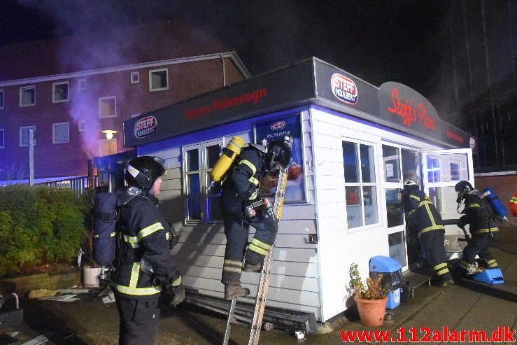 Brand i Grillbar. Koldingvej i Vejle. 24/08-2018. Kl. 03:20.