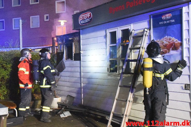 Brand i Grillbar. Koldingvej i Vejle. 24/08-2018. Kl. 03:20.