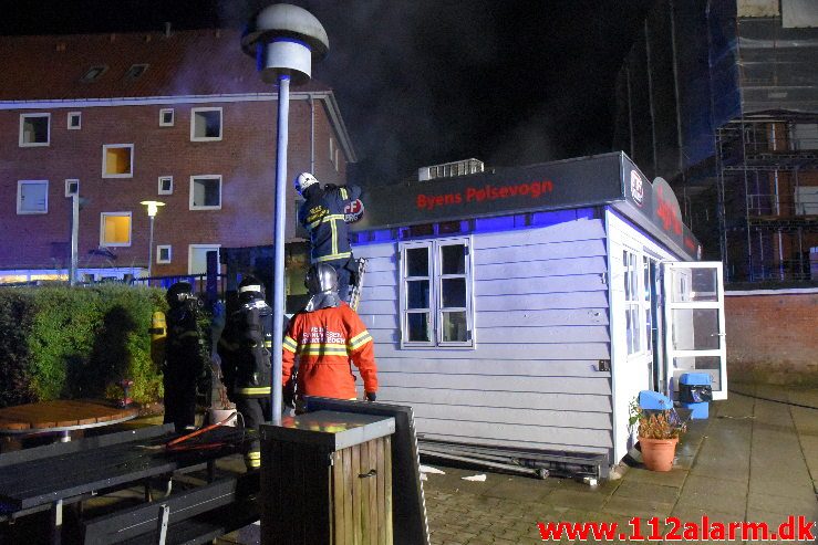 Brand i Grillbar. Koldingvej i Vejle. 24/08-2018. Kl. 03:20.