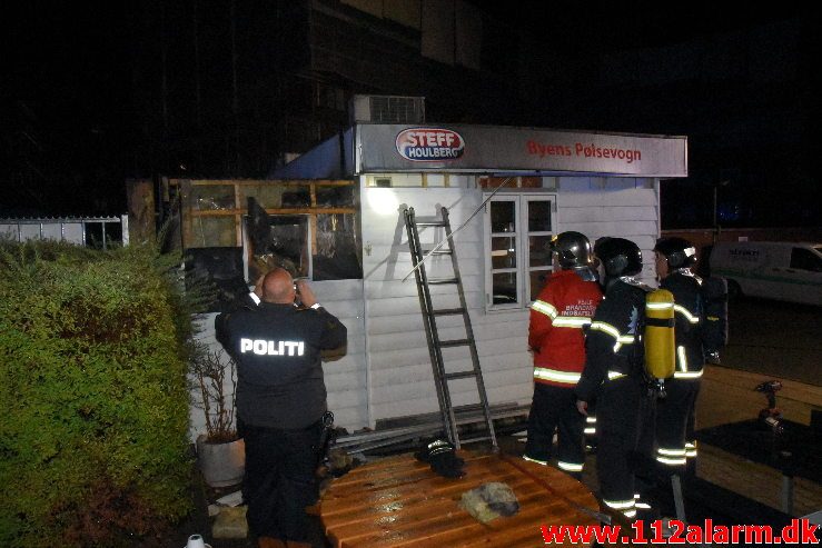 Brand i Grillbar. Koldingvej i Vejle. 24/08-2018. Kl. 03:20.