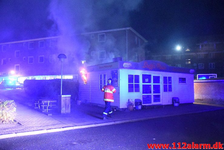 Brand i Grillbar. Koldingvej i Vejle. 24/08-2018. Kl. 03:20.