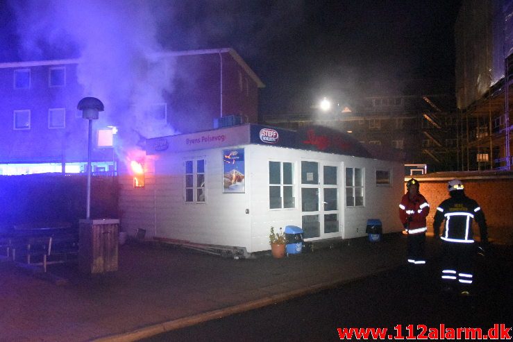 Brand i Grillbar. Koldingvej i Vejle. 24/08-2018. Kl. 03:20.