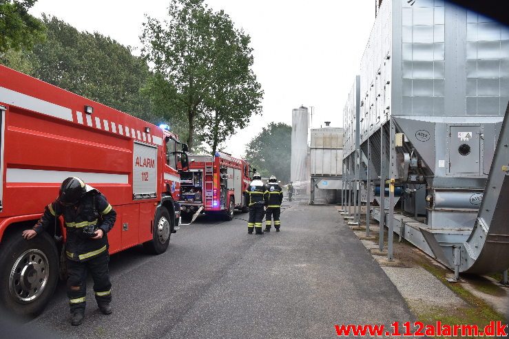 Brand i industri. Grønlandsvej i Vejle. 24/08-2018. Kl. 09:46.