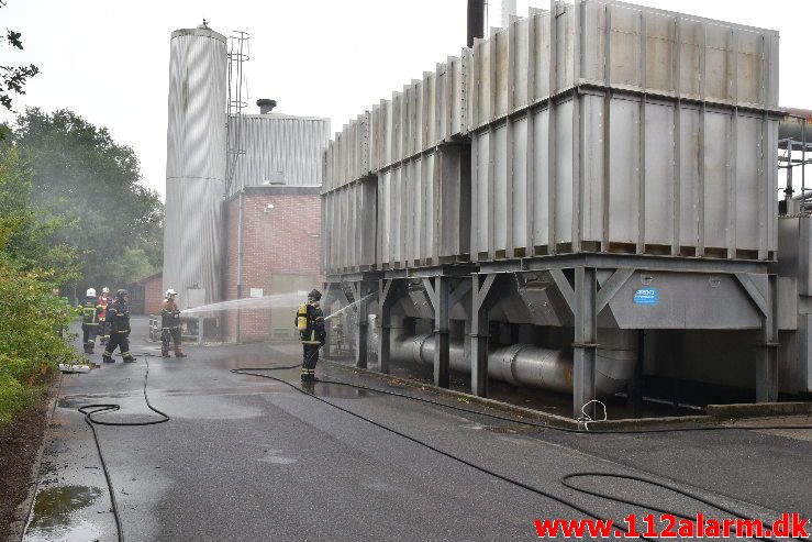 Brand i industri. Grønlandsvej i Vejle. 24/08-2018. Kl. 09:46.