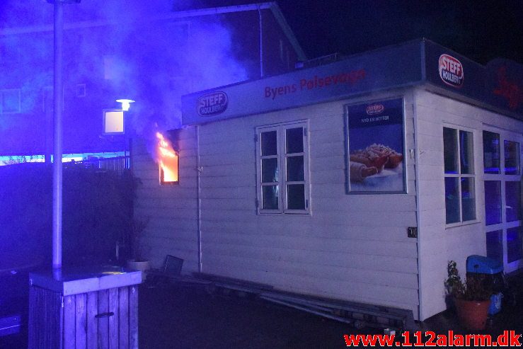 Brand i Grillbar. Koldingvej i Vejle. 24/08-2018. Kl. 03:20.