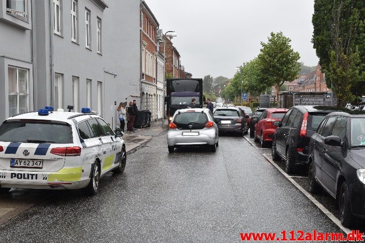 FUH med fastklemt. Staldgaardsgade i Vejle. 27/08-2018. Kl. 11:12.