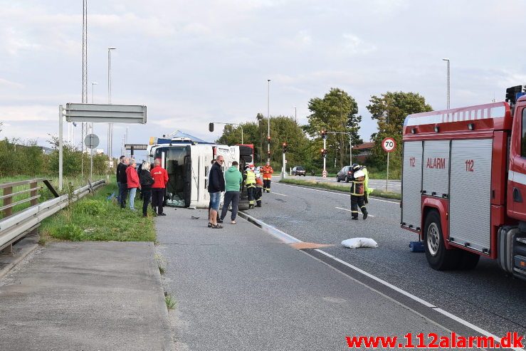 Væltet lastbil. Fredericiavej i Vejle. 30/08-2018. Kl. 19:13.