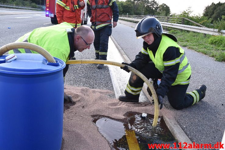 Væltet lastbil. Fredericiavej i Vejle. 30/08-2018. Kl. 19:13.