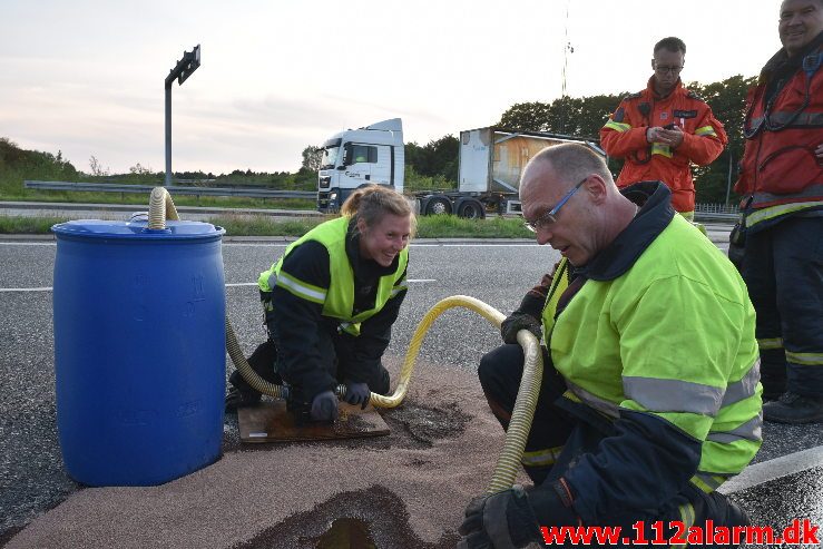 Væltet lastbil. Fredericiavej i Vejle. 30/08-2018. Kl. 19:13.