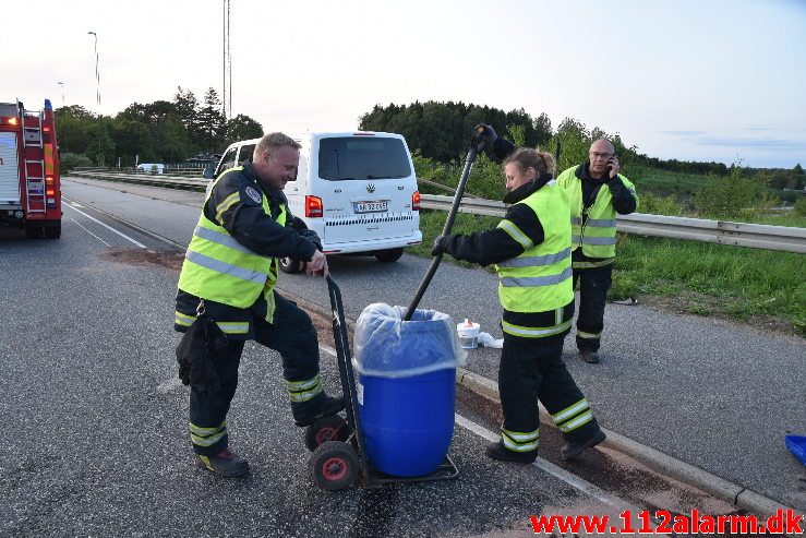 Væltet lastbil. Fredericiavej i Vejle. 30/08-2018. Kl. 19:13.