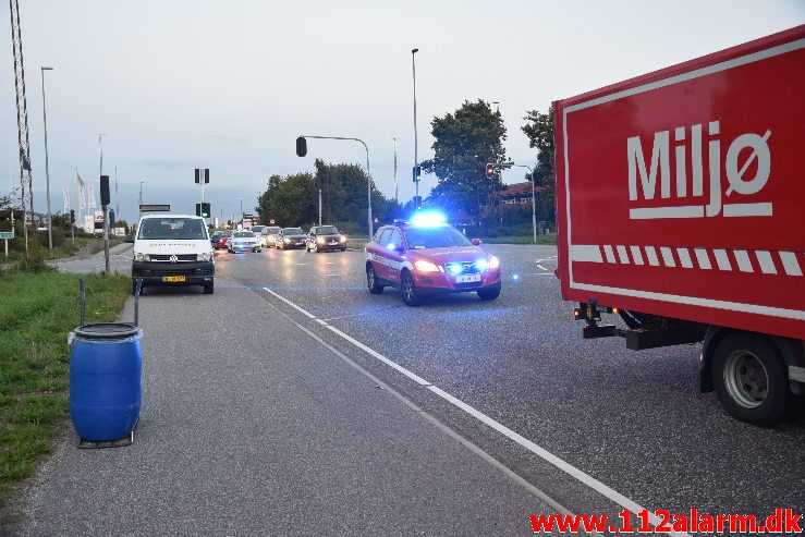 Væltet lastbil. Fredericiavej i Vejle. 30/08-2018. Kl. 19:13.