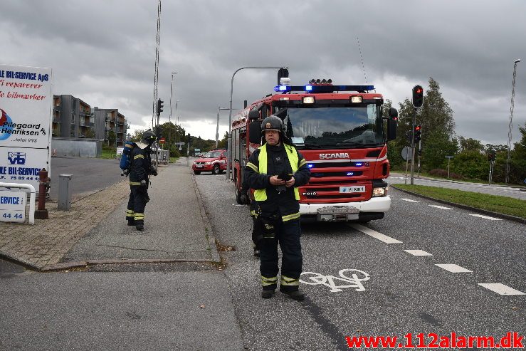 Porsche 911 lagde lygtepæl ned. Fredericiavej i Vejle. 29/09-2018. Kl. 12:24.