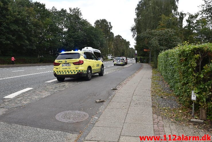 Porsche 911 lagde lygtepæl ned. Fredericiavej i Vejle. 29/09-2018. Kl. 12:24.