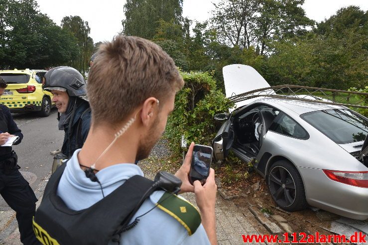 Porsche 911 lagde lygtepæl ned. Fredericiavej i Vejle. 29/09-2018. Kl. 12:24.