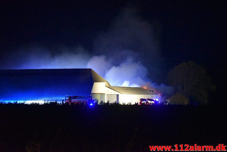 Gårdbrand. Agersbølvej ved Lindved. 12/10-2018. KL. 20:48.