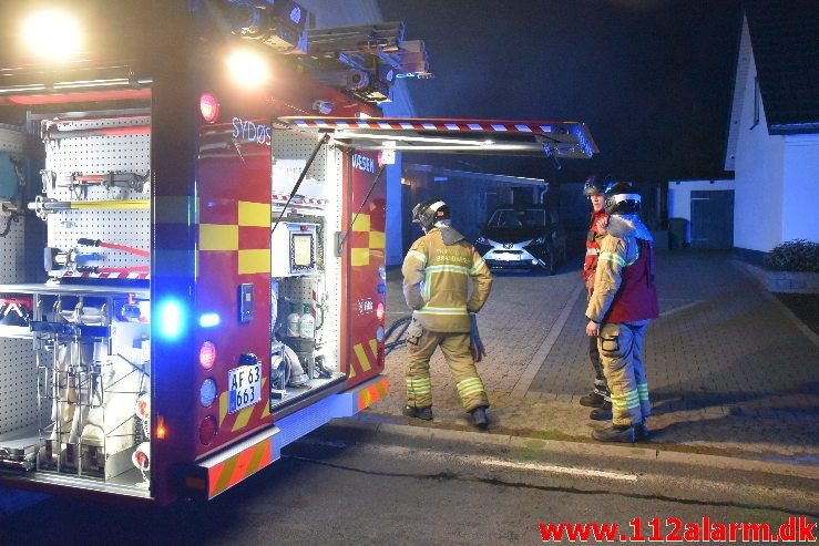 Brand i Etageejendom. Ølholm Bygade i Ølholm. 16/10-2018. KL. 21:11.