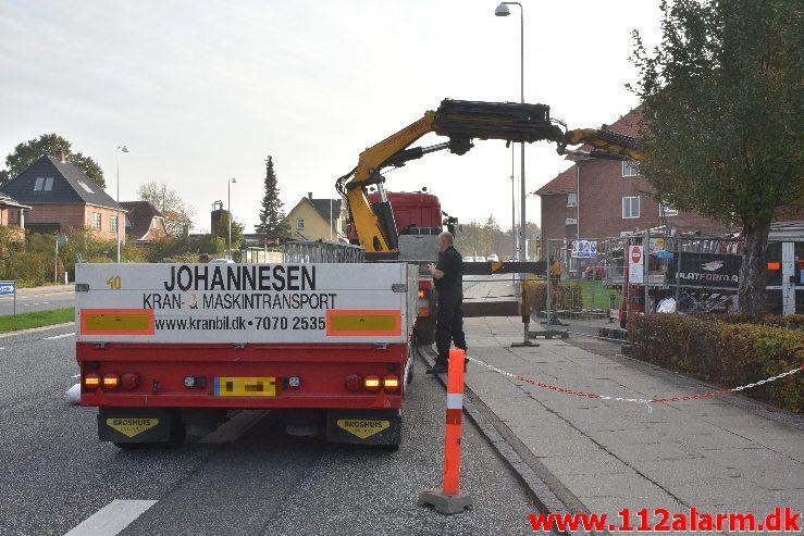 Sprang en hydraulikslange. Koldingvej i Vejle. 17/10-2018. Kl. 16:10.