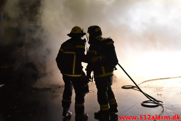 Brand i Lastbil. Ibæk Strandvej i Vejle. 21/11-2018. Kl. 23:19.