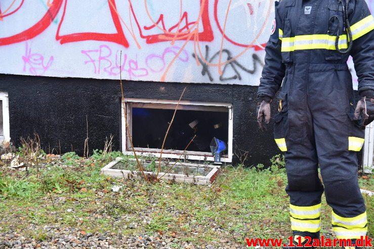 Påsat brand i gamle vandrehjem. Mølholm Landevej 80 i Vejle. 29/11-2018. Kl. 13:52.