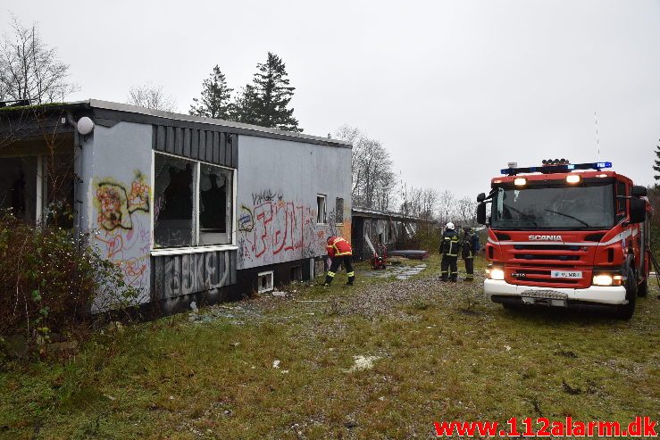 Påsat brand i gamle vandrehjem. Mølholm Landevej 80 i Vejle. 29/11-2018. Kl. 13:52.