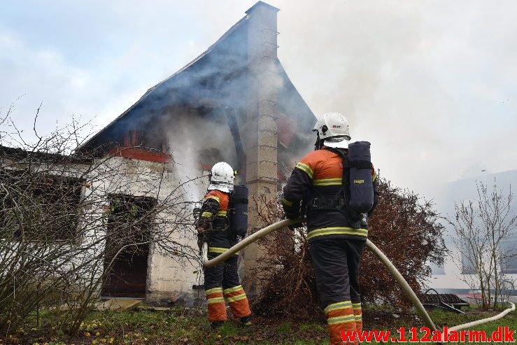 Gårdbrand. Grydedalvej ved Førstballe. 04/12-2018. Kl. 12:44.