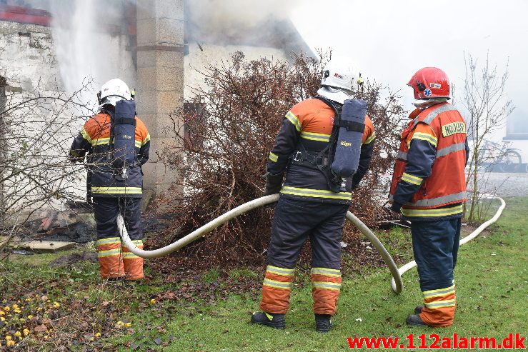 Gårdbrand. Grydedalvej ved Førstballe. 04/12-2018. Kl. 12:44.