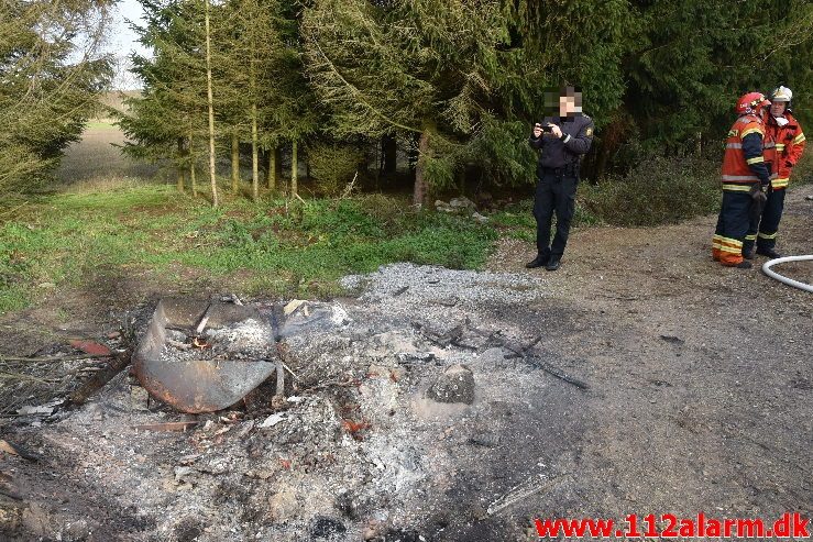 Gårdbrand. Grydedalvej ved Førstballe. 04/12-2018. Kl. 12:44.