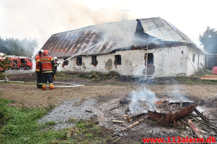 Gårdbrand. Grydedalvej ved Førstballe. 04/12-2018. Kl. 12:44.