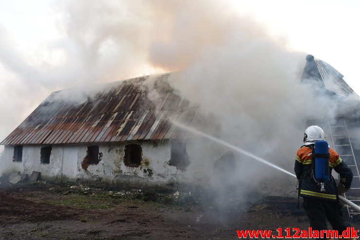 Gårdbrand. Grydedalvej ved Førstballe. 04/12-2018. Kl. 12:44.