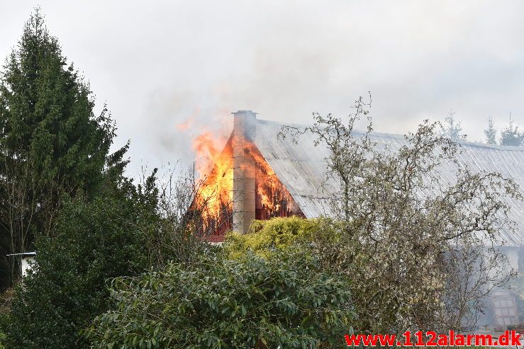 Gårdbrand. Grydedalvej ved Førstballe. 04/12-2018. Kl. 12:44.