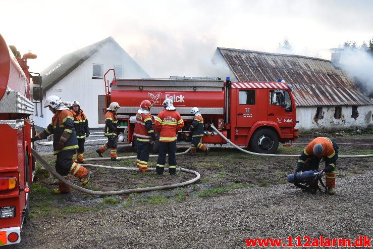 Gårdbrand. Grydedalvej ved Førstballe. 04/12-2018. Kl. 12:44.