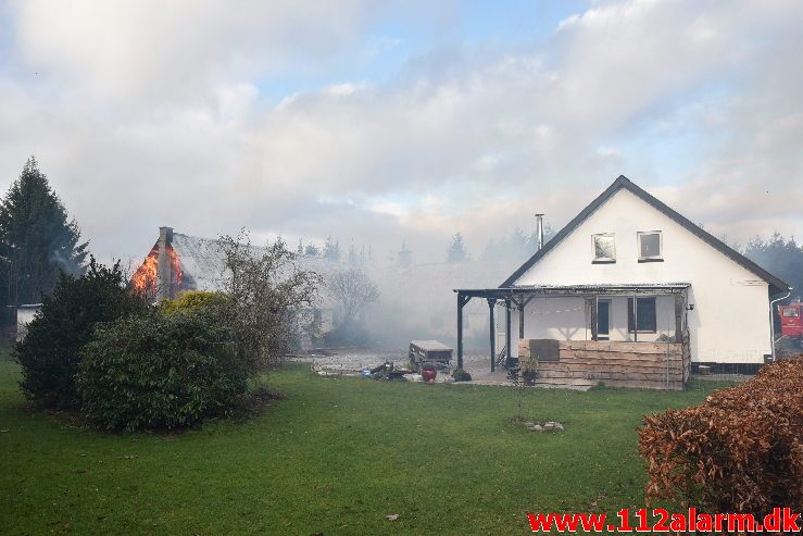 Gårdbrand. Grydedalvej ved Førstballe. 04/12-2018. Kl. 12:44.