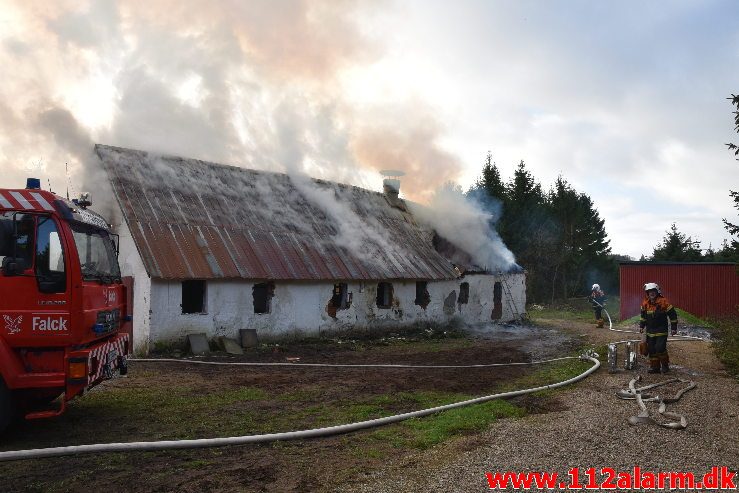 Gårdbrand. Grydedalvej ved Førstballe. 04/12-2018. Kl. 12:44.