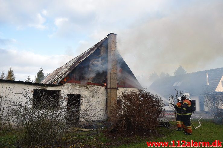 Gårdbrand. Grydedalvej ved Førstballe. 04/12-2018. Kl. 12:44.