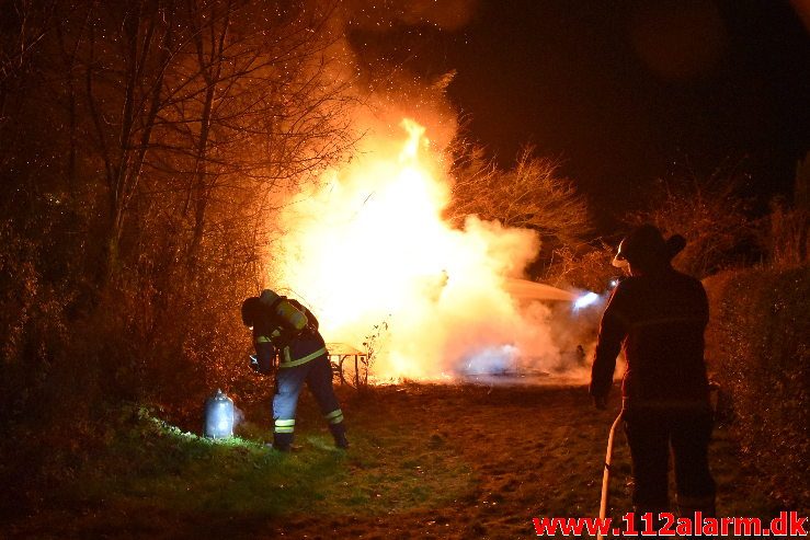 Brand i Kolonihavehus. Havelodden 8 i Vejle. 08/12-2018. Kl. 22:32.