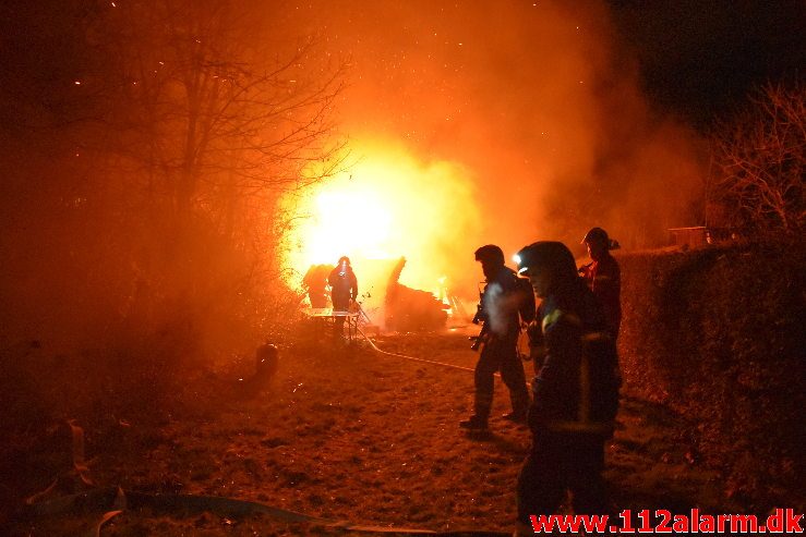 Brand i Kolonihavehus. Havelodden 8 i Vejle. 08/12-2018. Kl. 22:32.