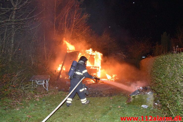 Brand i Kolonihavehus. Havelodden 8 i Vejle. 08/12-2018. Kl. 22:32.