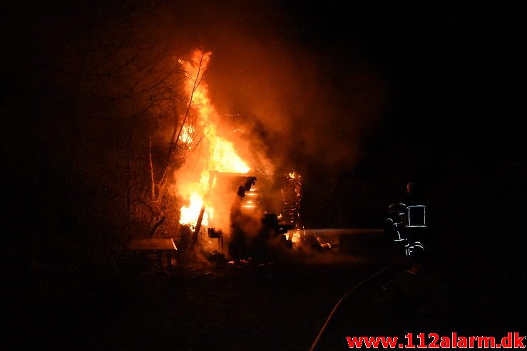 Brand i Kolonihavehus. Havelodden 8 i Vejle. 08/12-2018. Kl. 22:32.