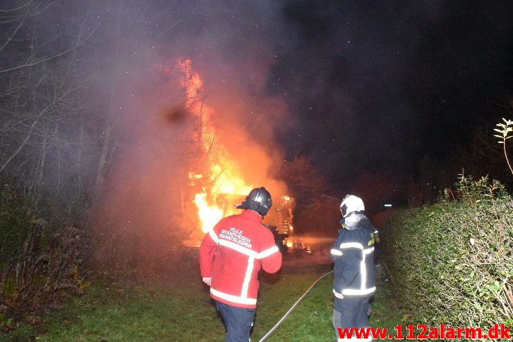 Brand i Kolonihavehus. Havelodden 8 i Vejle. 08/12-2018. Kl. 22:32.