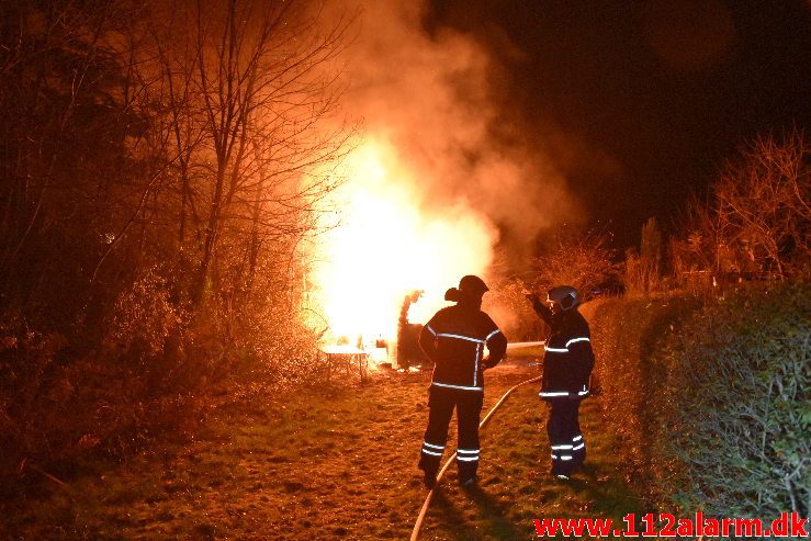 Brand i Kolonihavehus. Havelodden 8 i Vejle. 08/12-2018. Kl. 22:32.