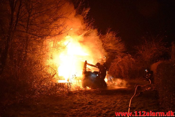 Brand i Kolonihavehus. Havelodden 8 i Vejle. 08/12-2018. Kl. 22:32.