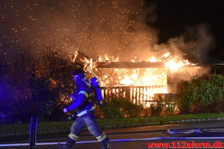 Brand i Villa. Hindbærhaven i Vejle ø. 31/12-2018. KL. 20:49.