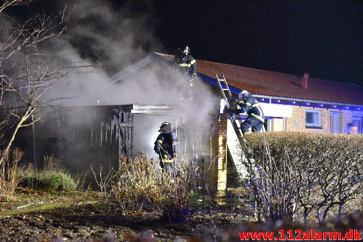 Brand i villa. Marie Grubbes Vej i Vejle. 01/01-2019. Kl. 00:36.