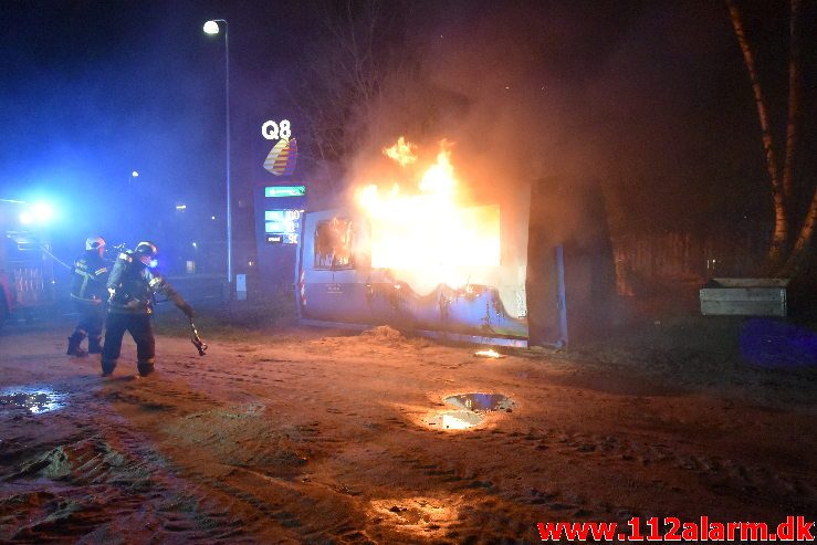 Containerbrand. Koldingvej i Vejle. 01/01-2019. KL. 01:49.