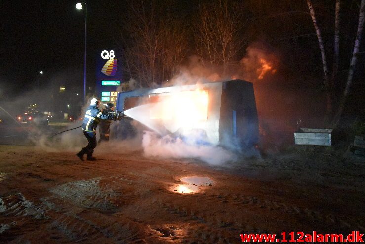 Containerbrand. Koldingvej i Vejle. 01/01-2019. KL. 01:49.