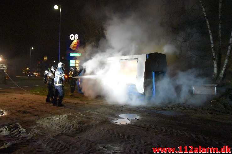 Containerbrand. Koldingvej i Vejle. 01/01-2019. KL. 01:49.